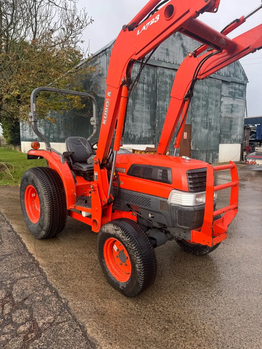 Kubota Compact Tractor with Loader - Image 2