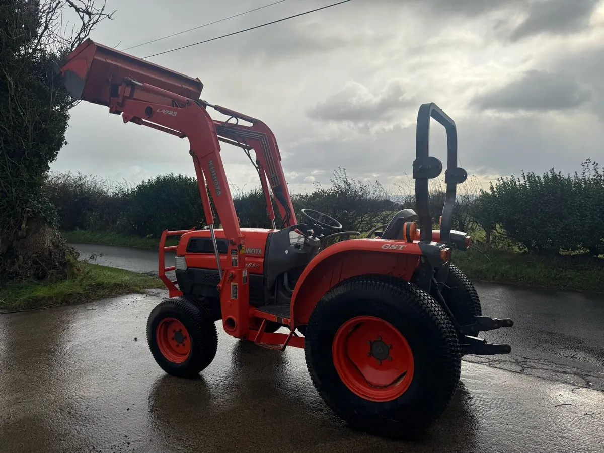 Kubota Compact Tractor with Loader - Image 3