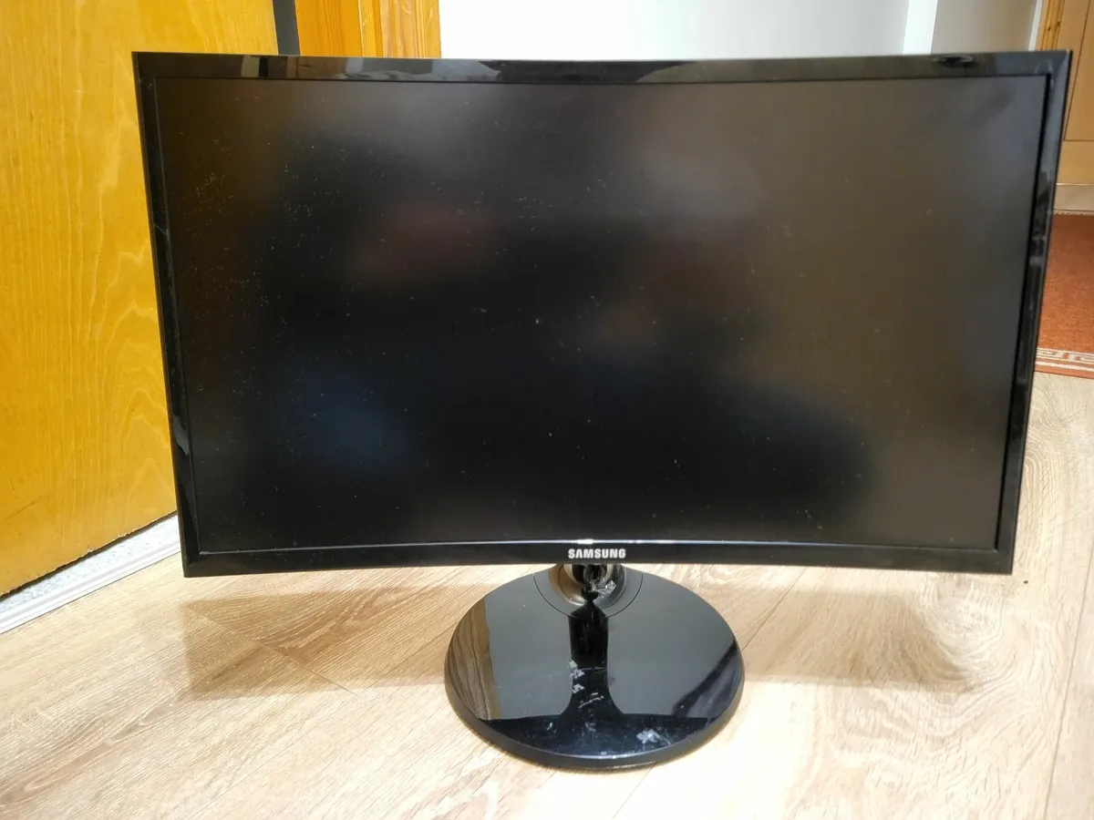 Samsung 22" LED monitor C22F390FHU - curved FullHD - Image 1