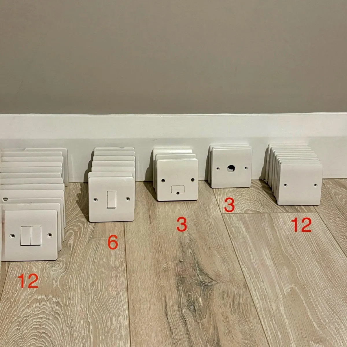 𝐒𝐎𝐂𝐊𝐄𝐓𝐒 𝐀𝐍𝐃 𝐋𝐈𝐆𝐇𝐓 𝐒𝐖𝐈𝐓𝐂𝐇𝐄𝐒 - Image 2