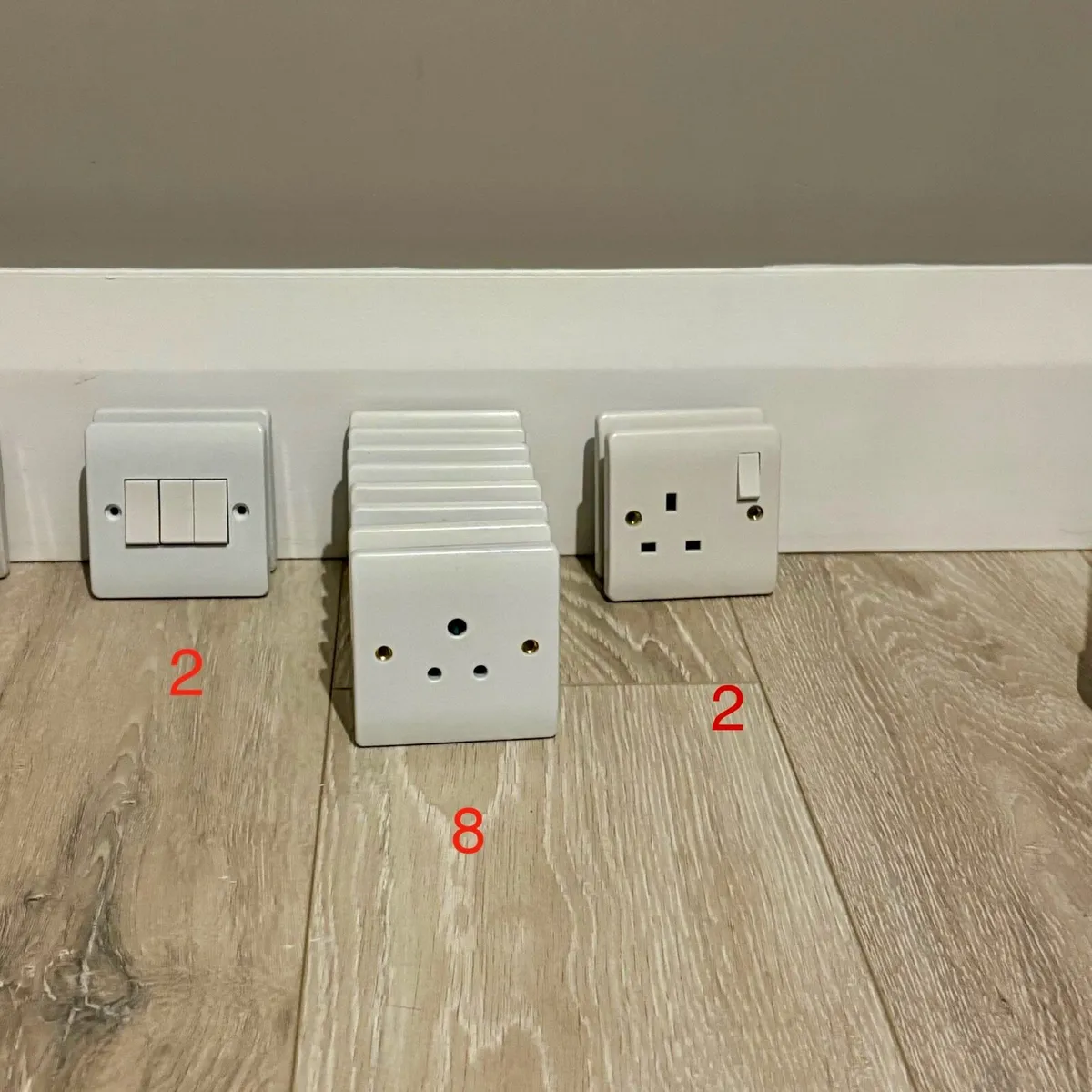 𝐒𝐎𝐂𝐊𝐄𝐓𝐒 𝐀𝐍𝐃 𝐋𝐈𝐆𝐇𝐓 𝐒𝐖𝐈𝐓𝐂𝐇𝐄𝐒 - Image 4