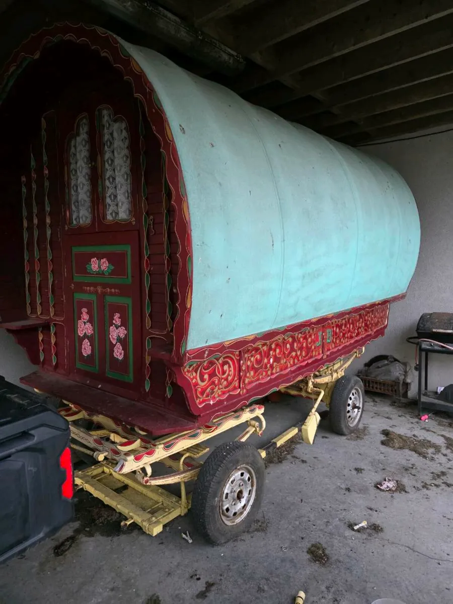 Gypsy Caravan and shepards hut glamping - Image 1