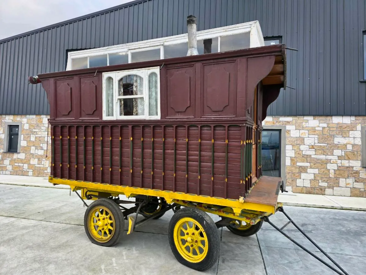 Gypsy Caravan and shepards hut glamping - Image 2