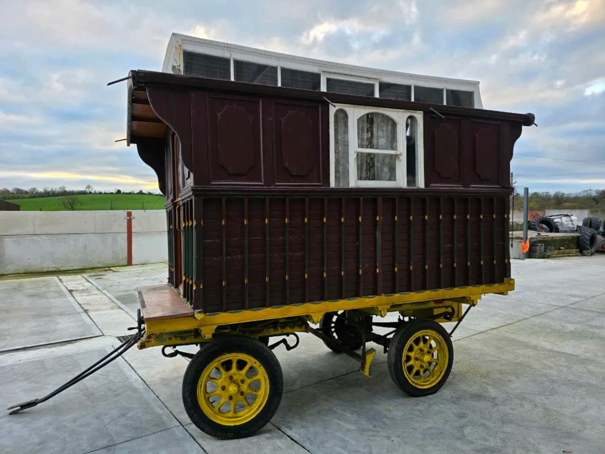 Gypsy Caravan and shepards hut glamping - Image 3