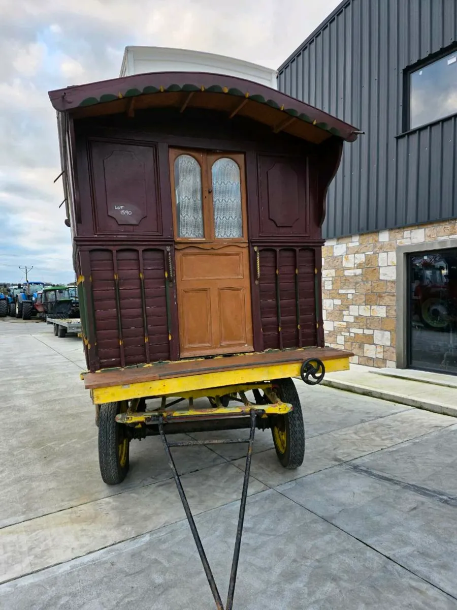 Gypsy Caravan and shepards hut glamping - Image 4