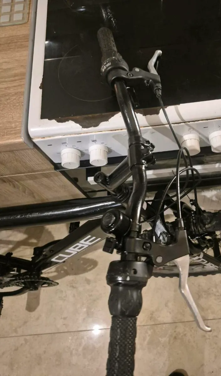 ADULTS CUBE  BIKE 20"FRAME FANTASTIC CONDITION.BRA - Image 3