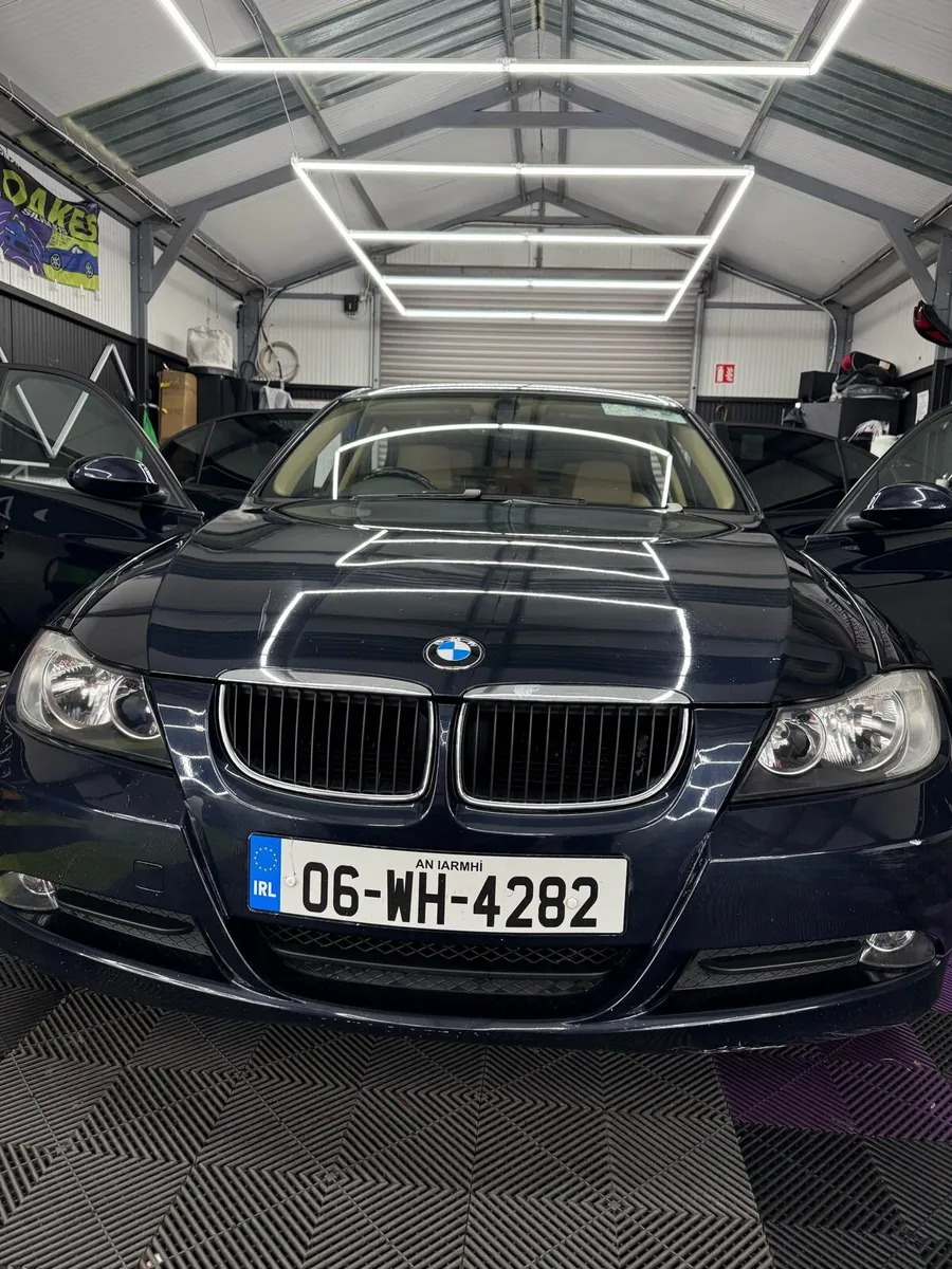 BMW E90 316i - Image 1