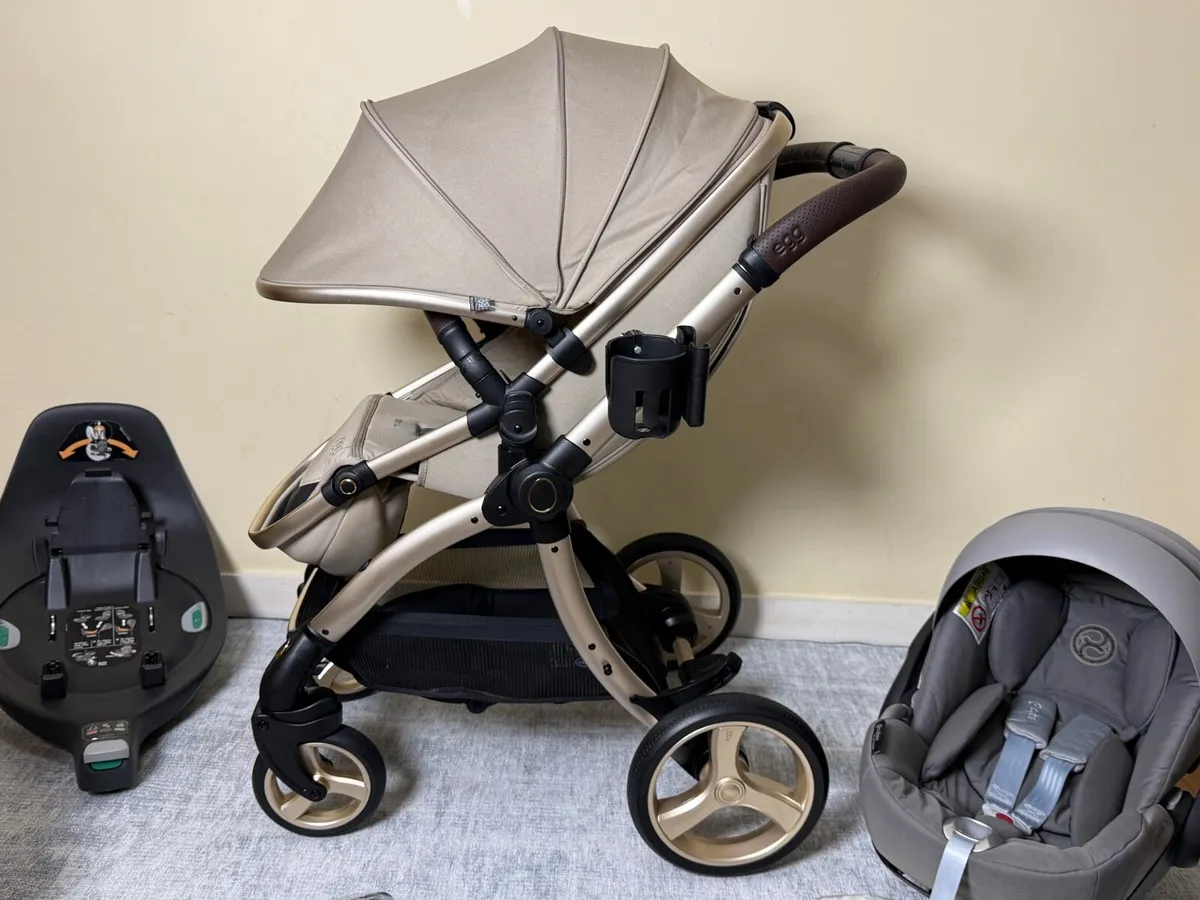 Egg 3 Cybex car seat with isofix base travel - Image 2