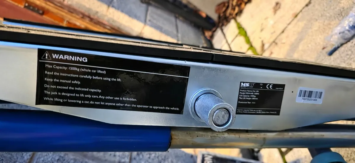 MSW TILTING CAR LIFT-NEVER USED! - Image 3