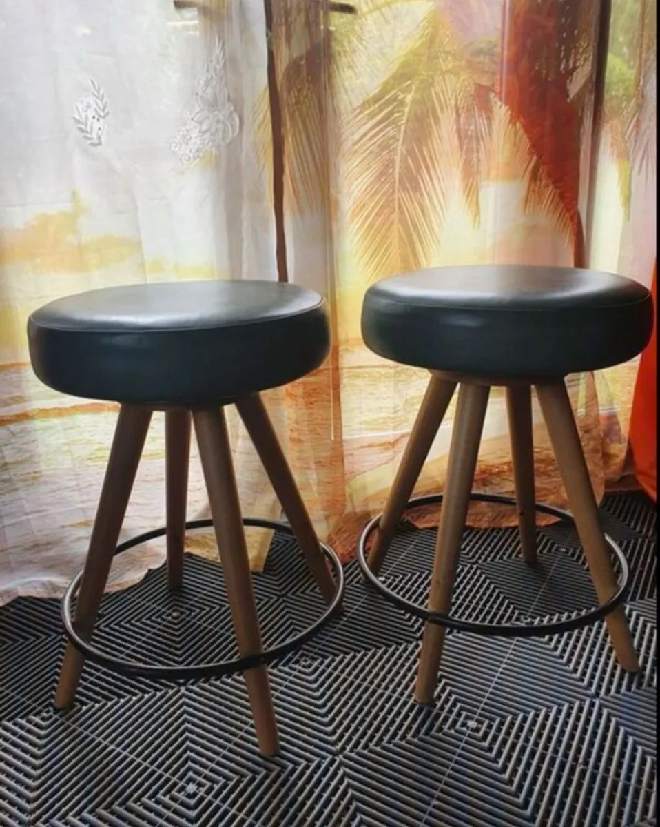 4 high bar leather chairs stools - Image 1