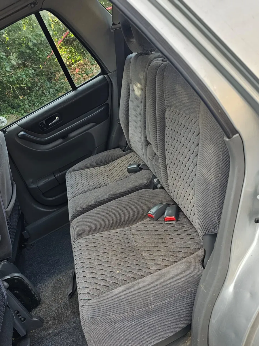 Honda CR-V 2000 1 owner €890 no offers - Image 4
