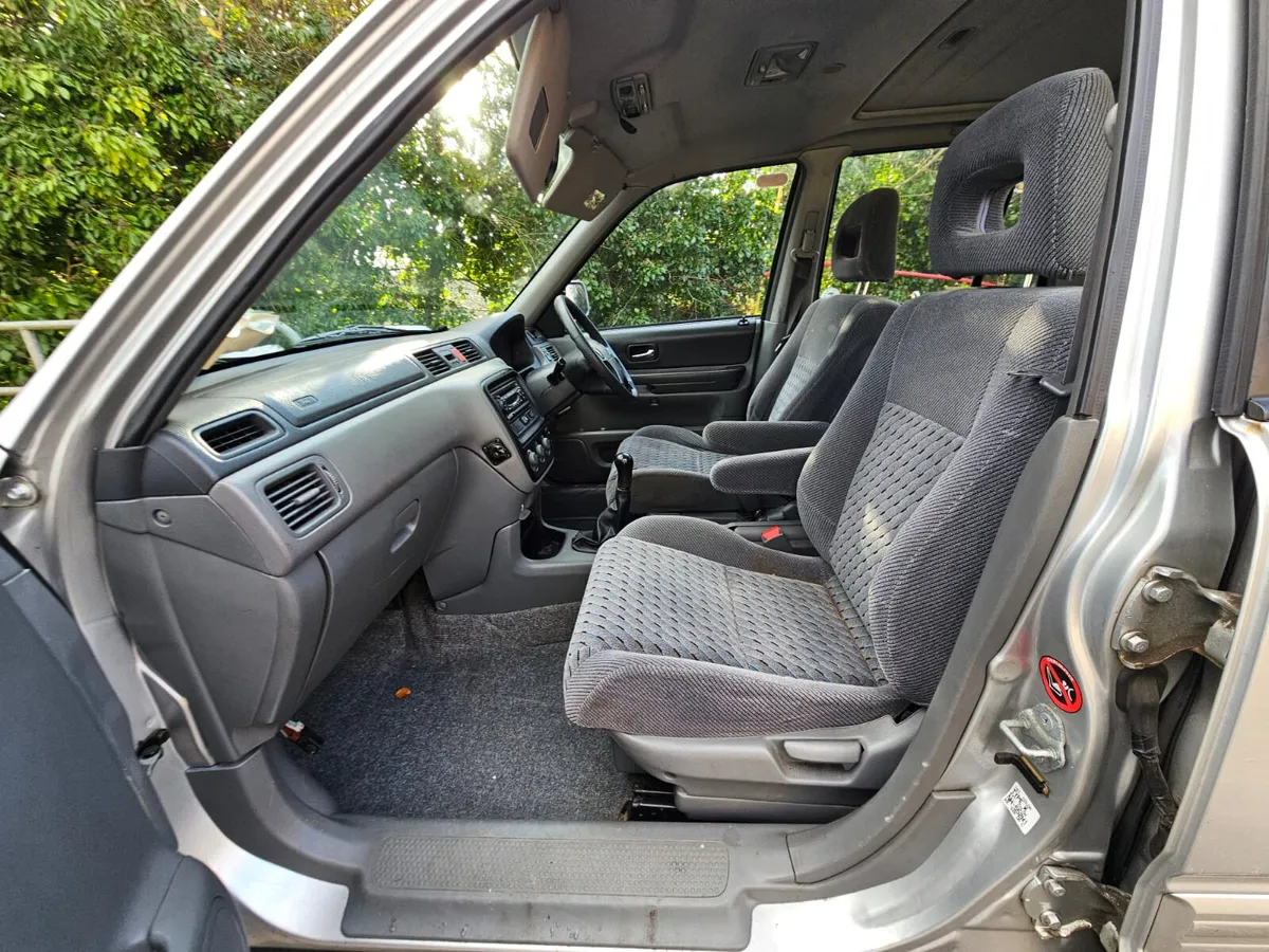 Honda CR-V 2000 1 owner €890 no offers - Image 2