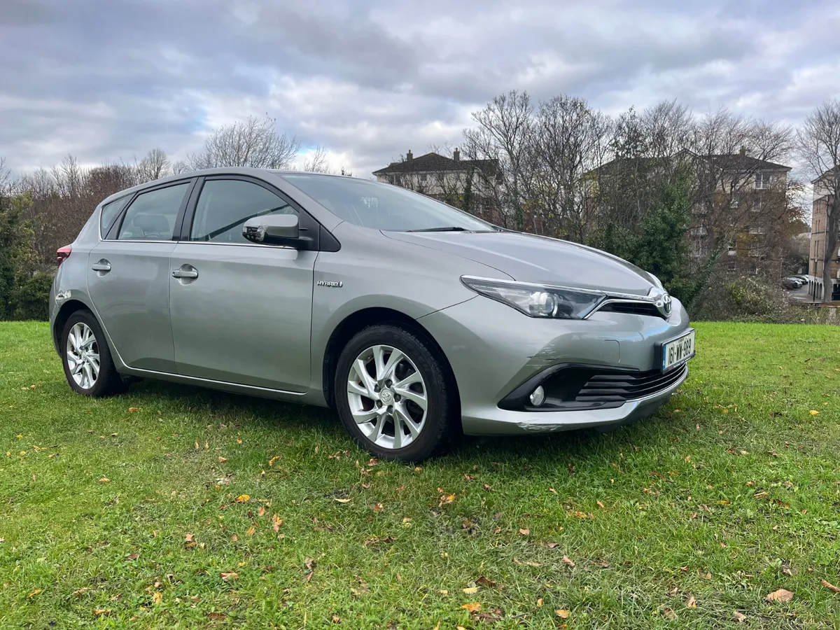 ONLINE AUCTION 2016 Toyota Auris Hybrid - Image 1