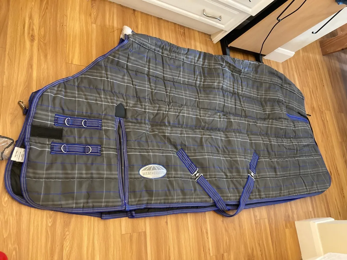 BNWT WeatherBeeta Heavyweight quilt rug - Image 1