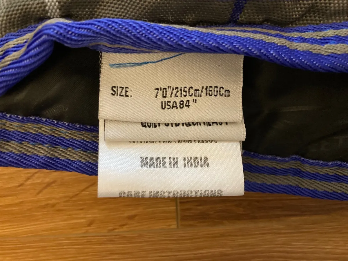 BNWT WeatherBeeta Heavyweight quilt rug - Image 3