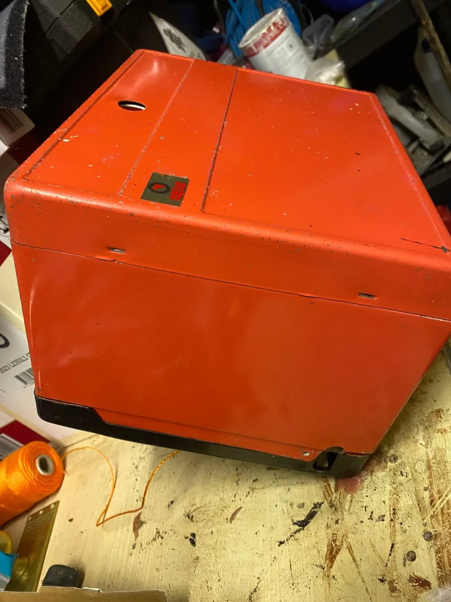 Oil burner for central heating - Image 1