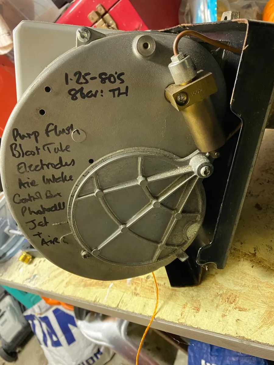 Oil burner for central heating - Image 3