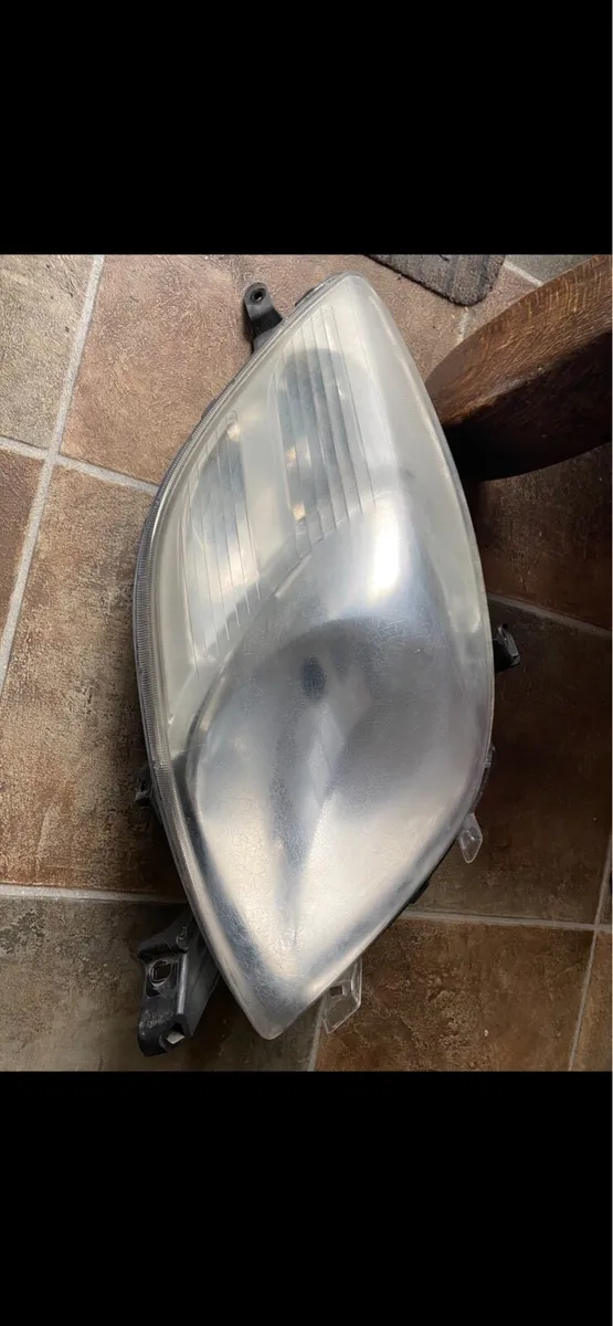 2006-2009 Toyota Yaris headlight right  left side - Image 1