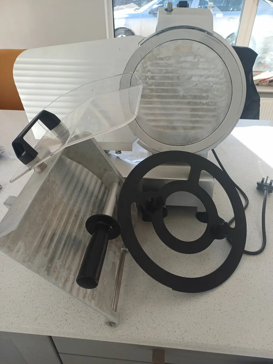 Meat slicing machine - Image 1
