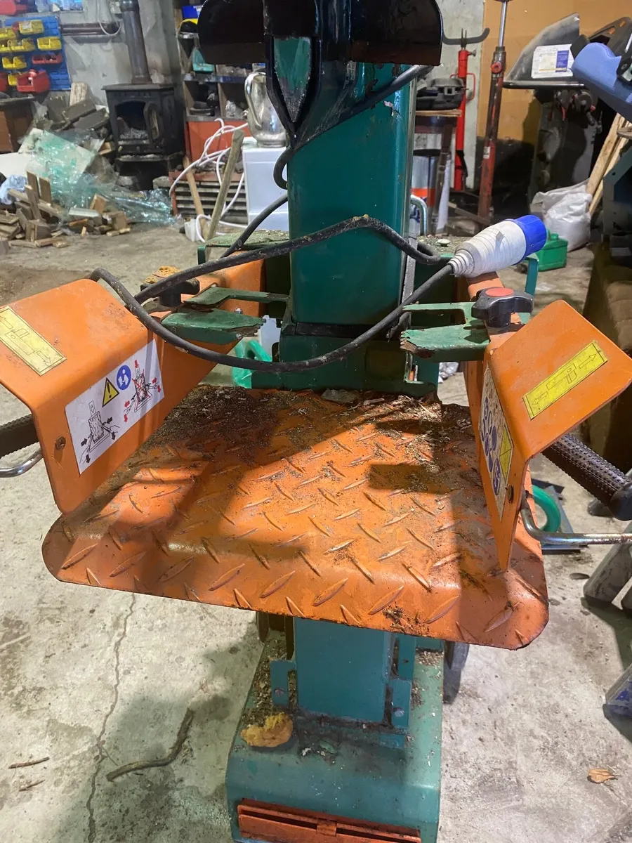 Log splitter - Image 1