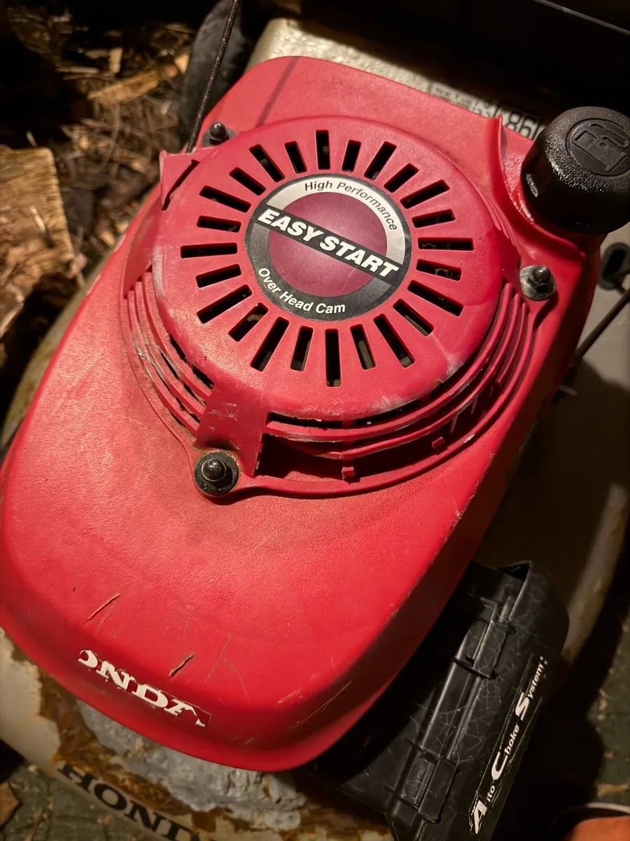 Honda lawnmower for parts or repair - Image 1