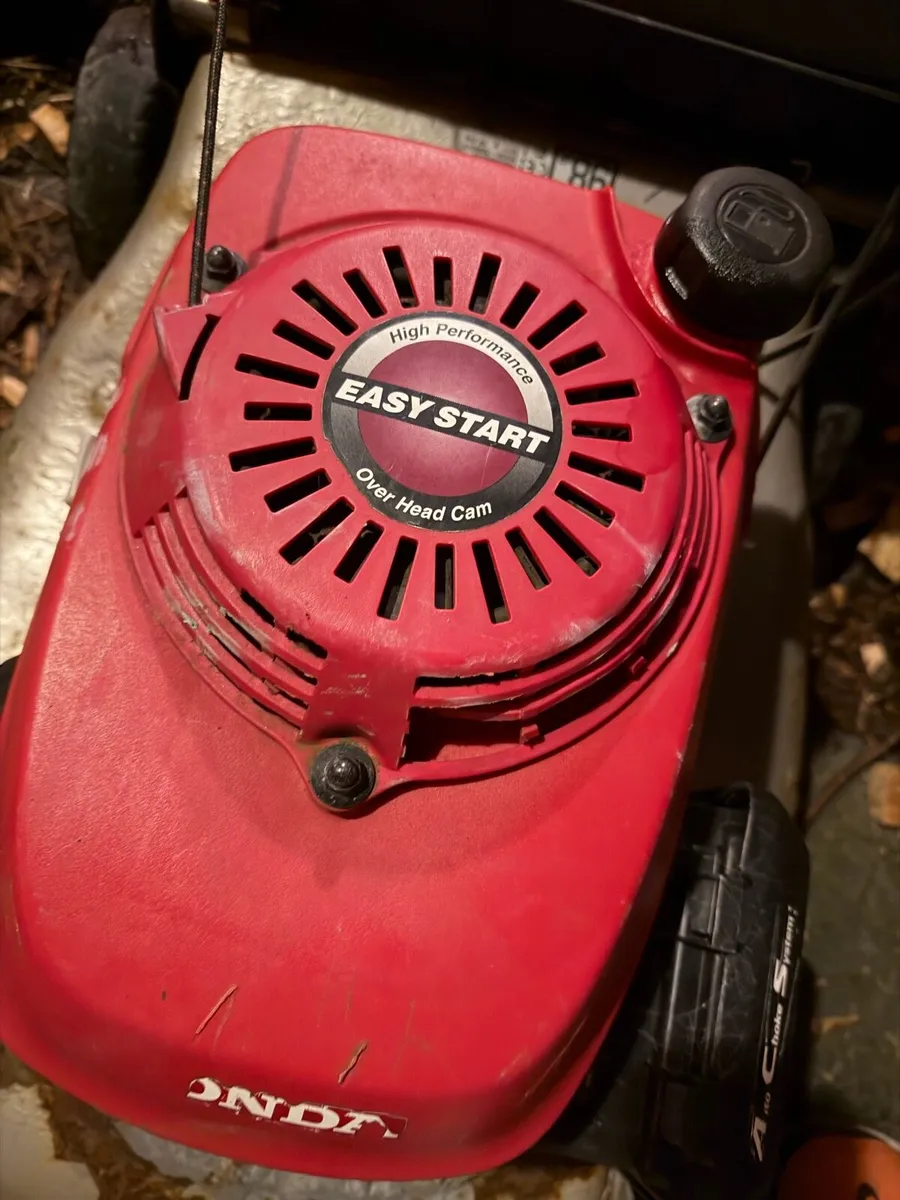 Honda lawnmower for parts or repair - Image 4