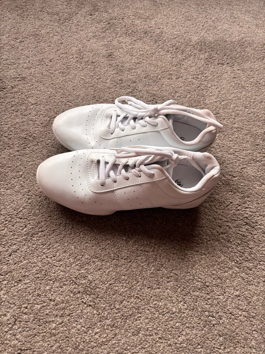Dance shoes - Image 1