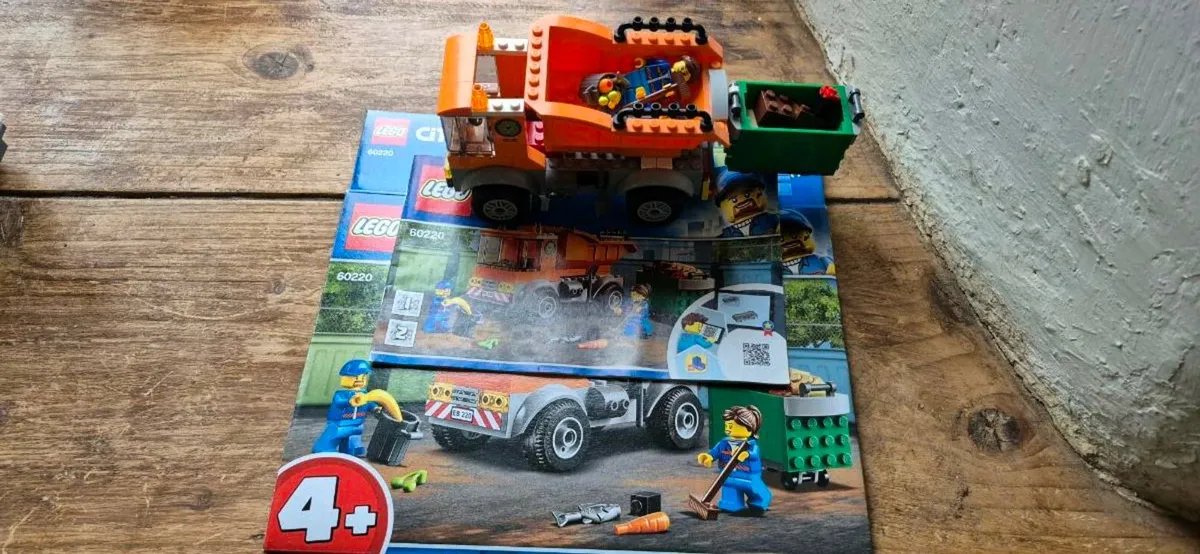Lego Bin Lorry - Image 1