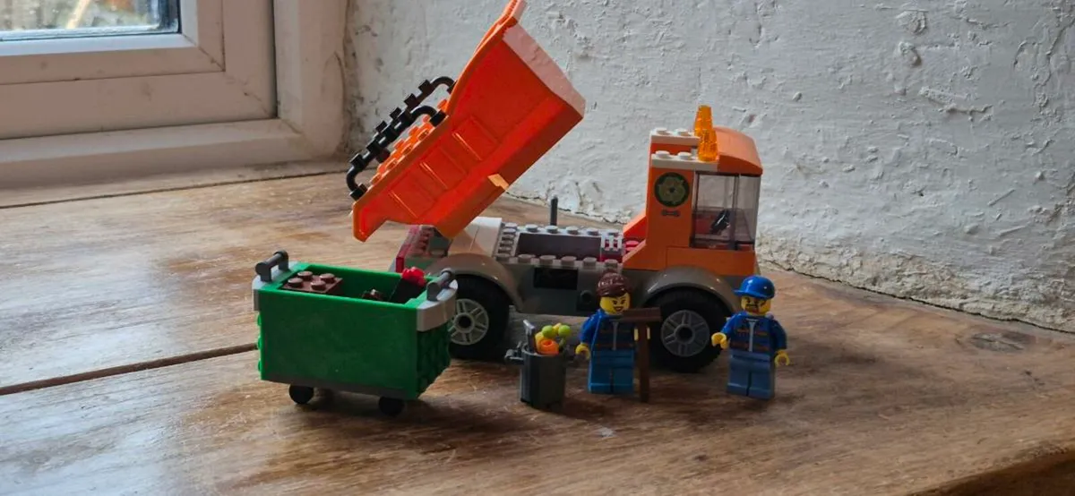 Lego Bin Lorry - Image 3
