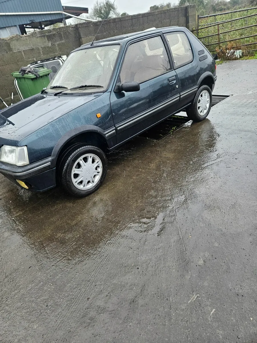 2 Peugeot  205 gti 1.9 - Image 2