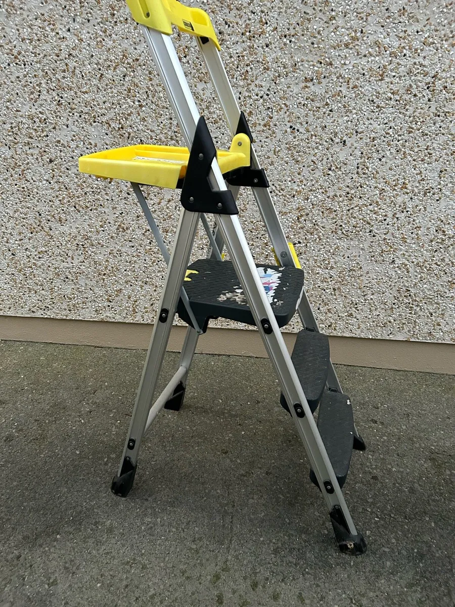Cosco  3 Step Ladder With Tool Tray - Image 1
