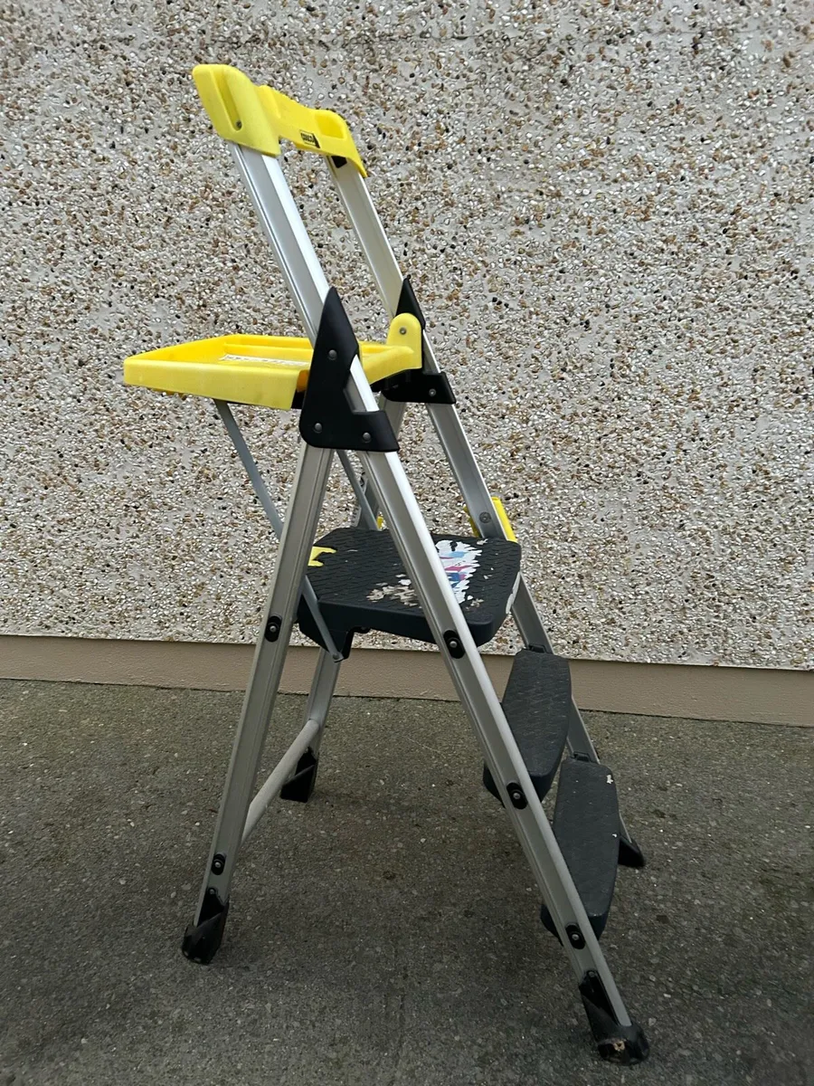 Cosco  3 Step Ladder With Tool Tray - Image 2