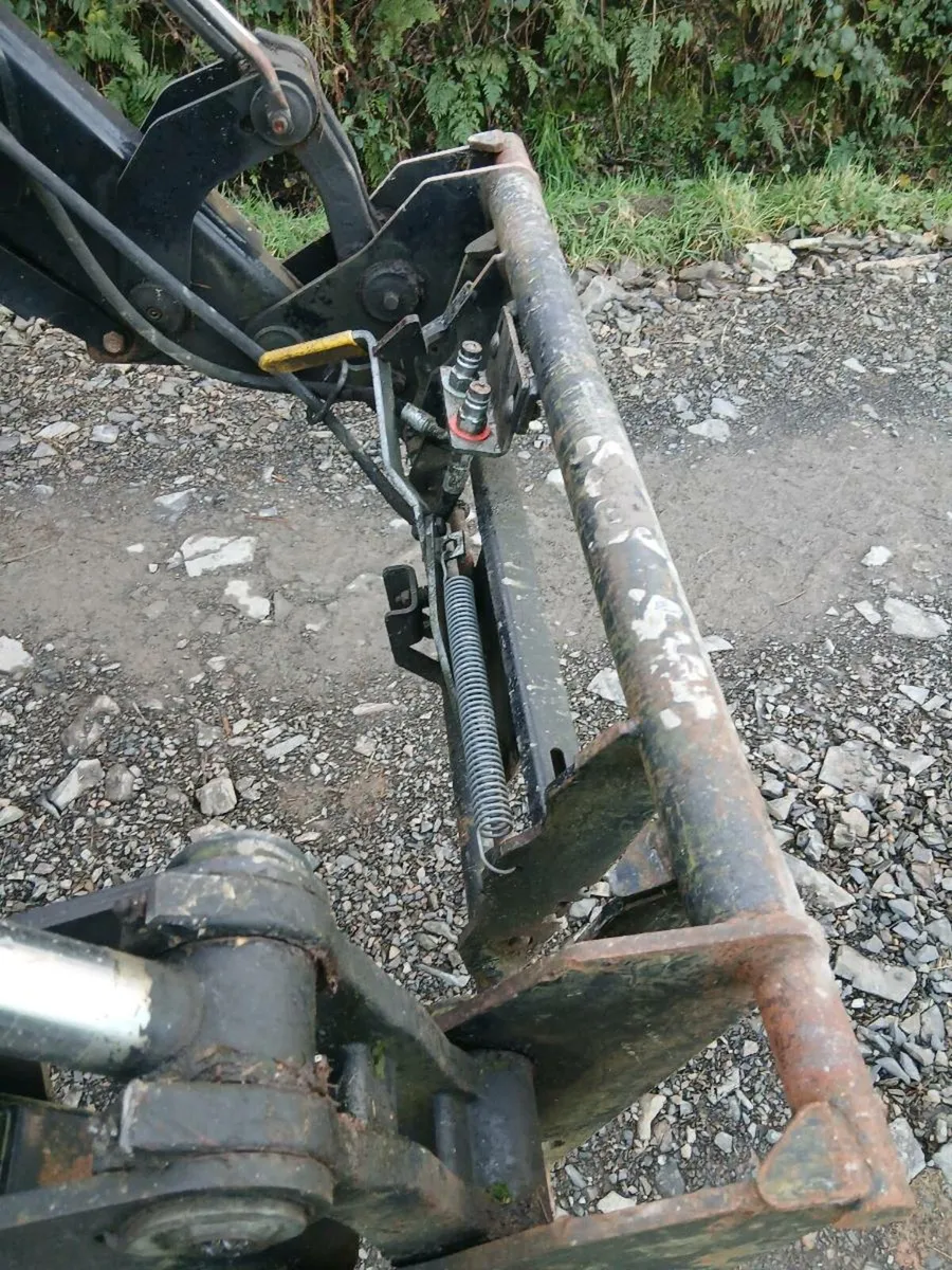 Front loader - Image 2