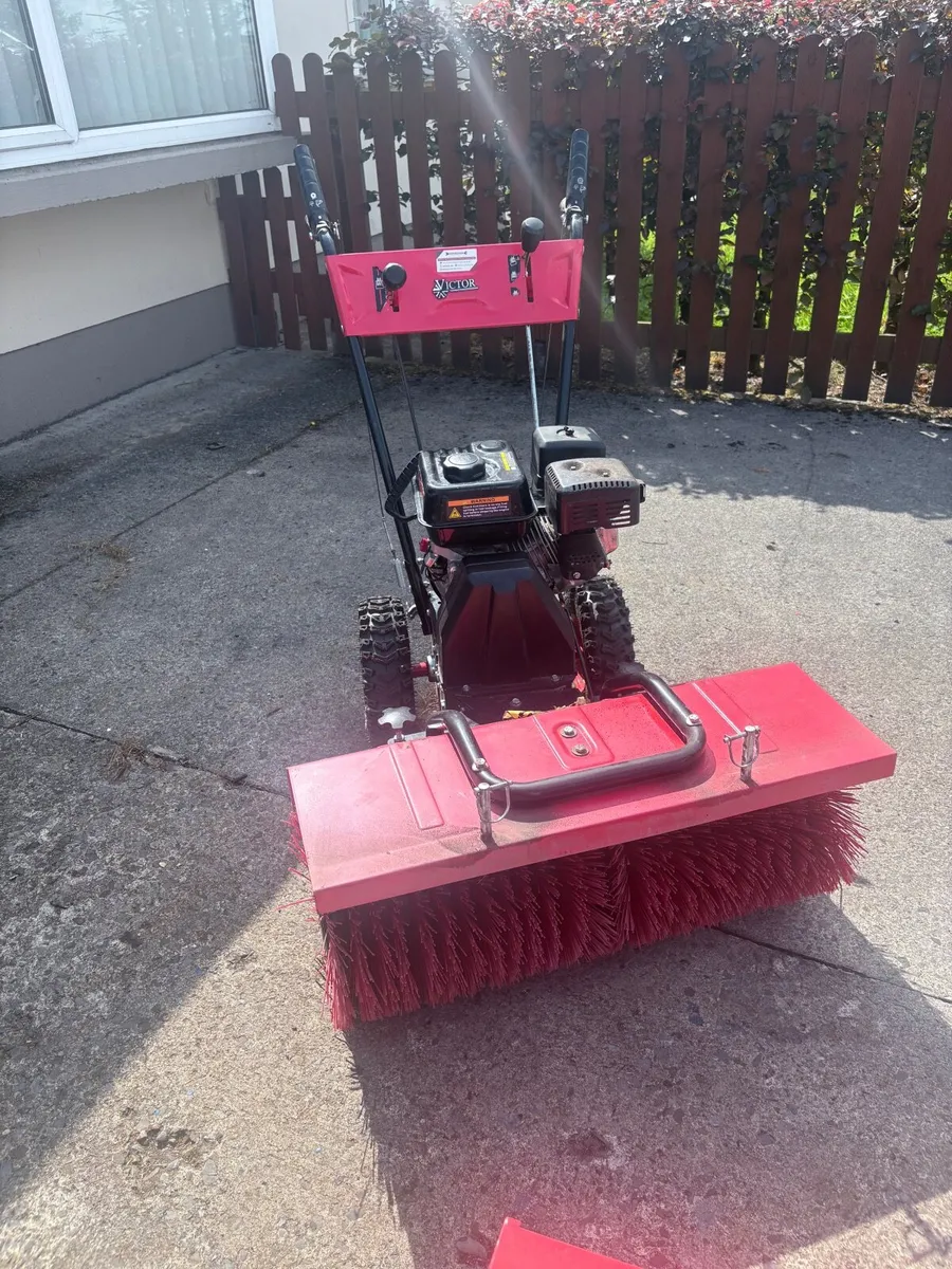 Motorised  leave & moss brush - Image 2