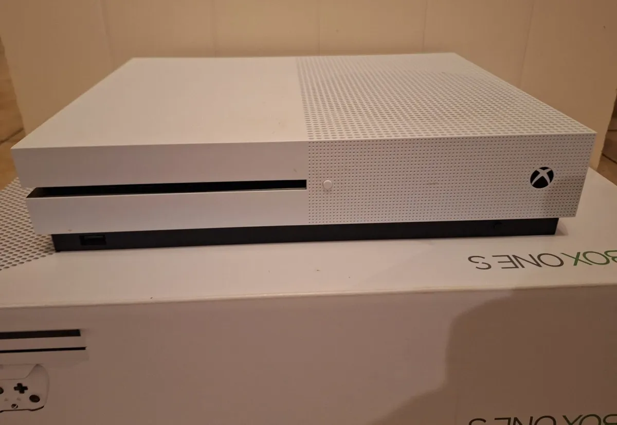 Xbox Series One s and games for sale - Image 2