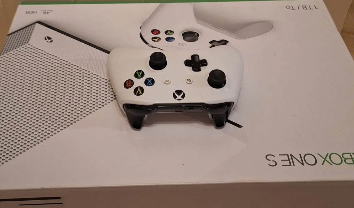 Xbox Series One s and games for sale - Image 3