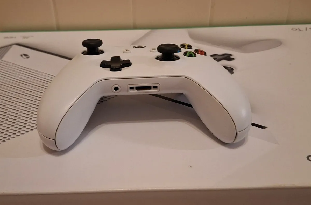 Xbox Series One s and games for sale - Image 4