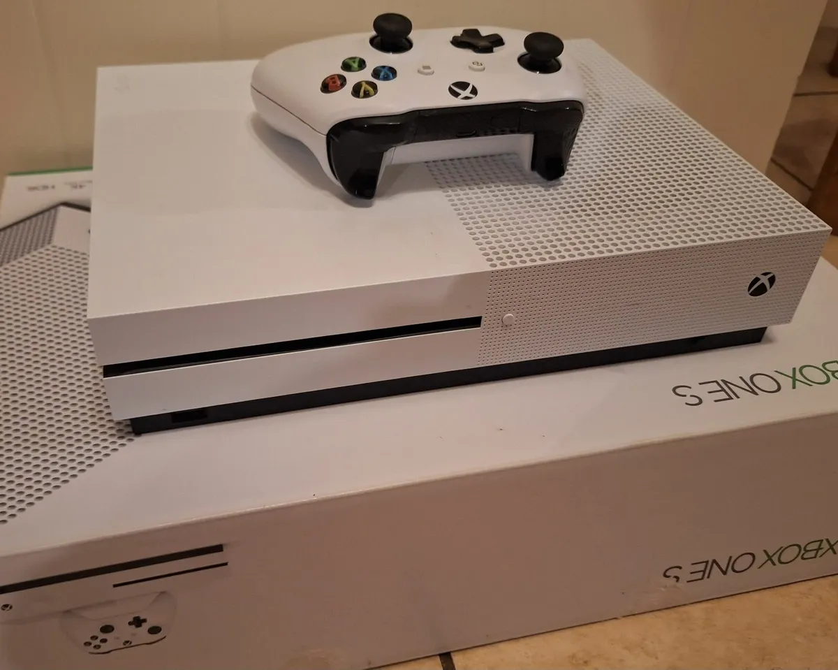Xbox Series One s and games for sale - Image 1