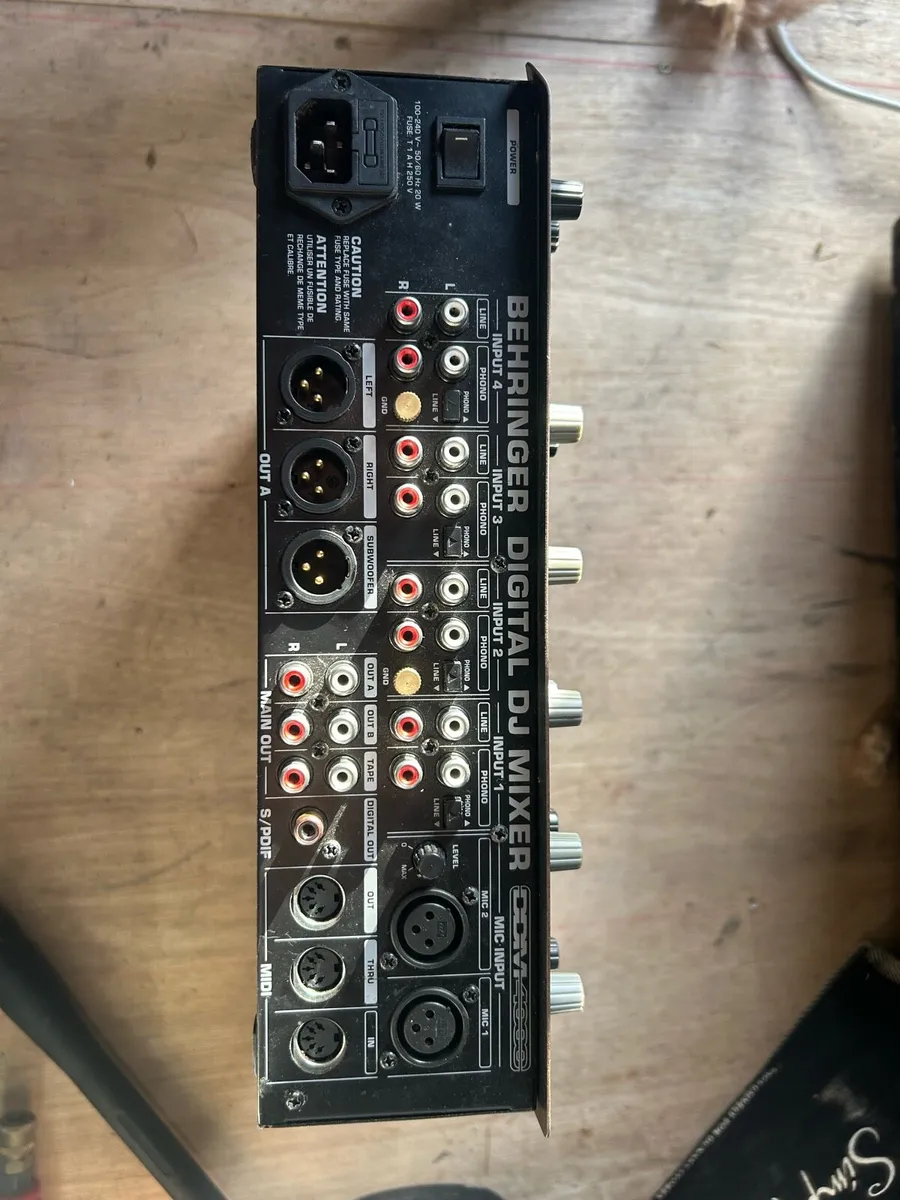 Behringer Mixer inuke amp - Image 4