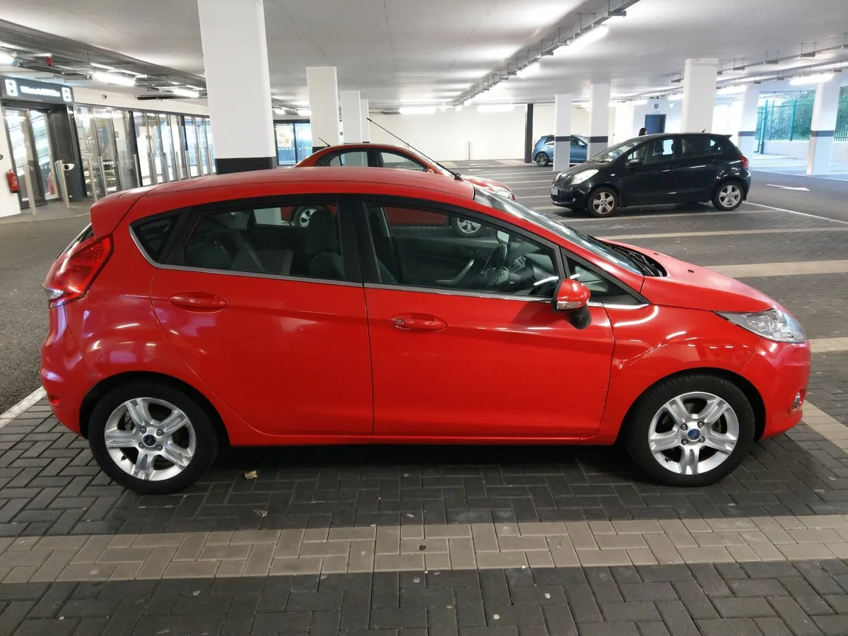 Ford Fiesta 2011 - Image 2