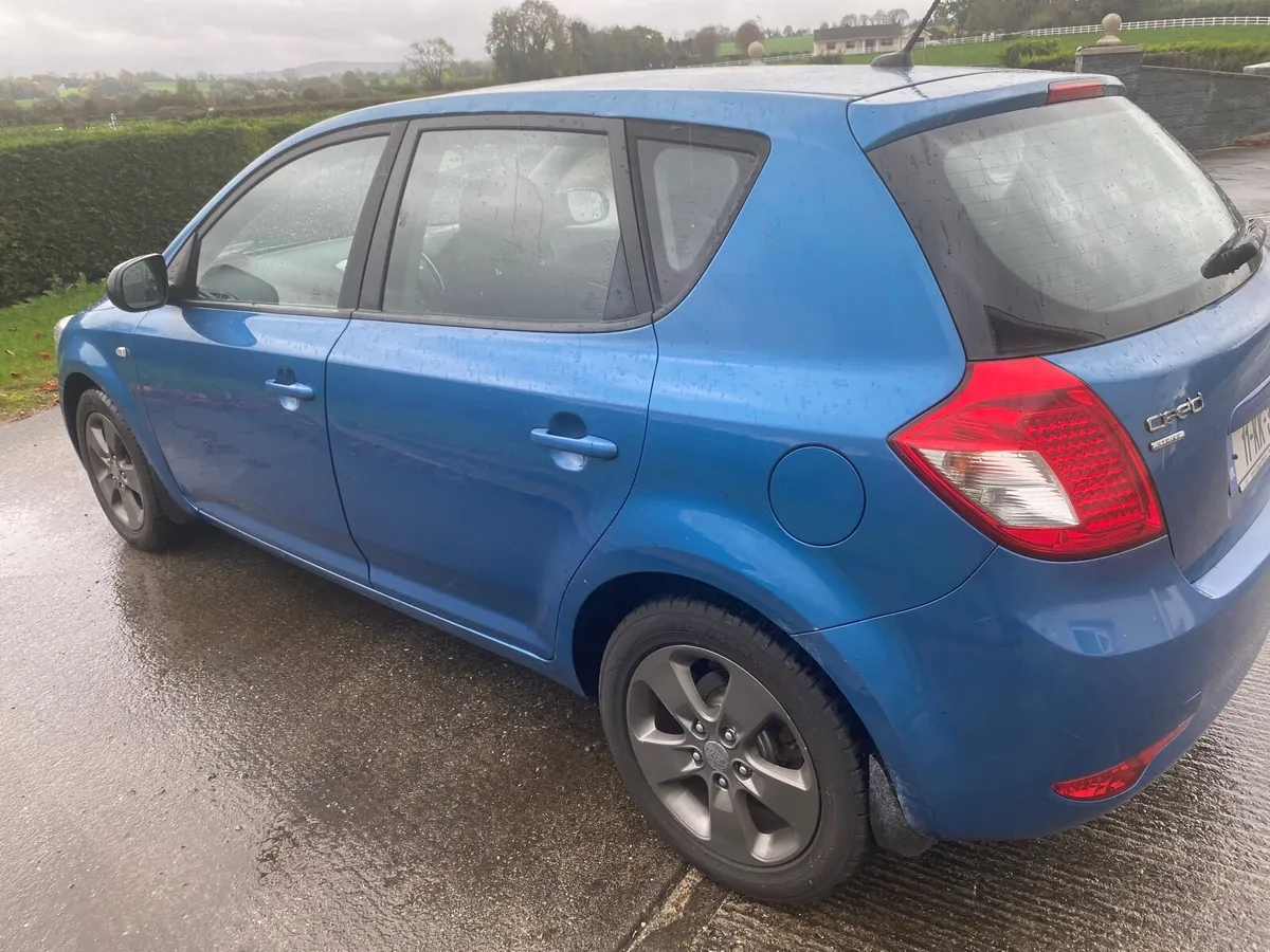 Kia Ceed 2011 - Image 2