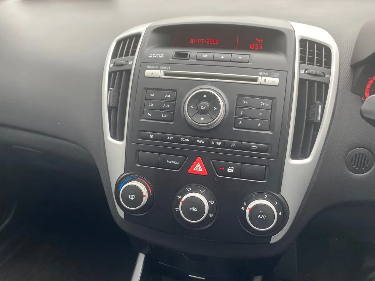Kia Ceed 2011 - Image 4