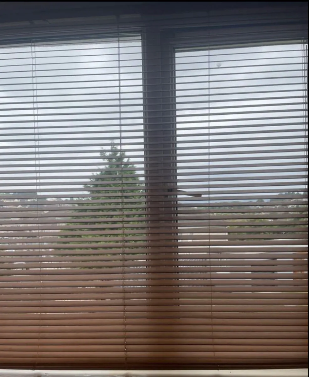 3 Wooden blinds - Image 1