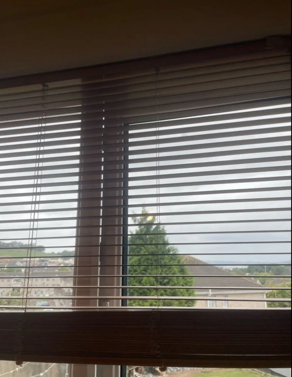 3 Wooden blinds - Image 3