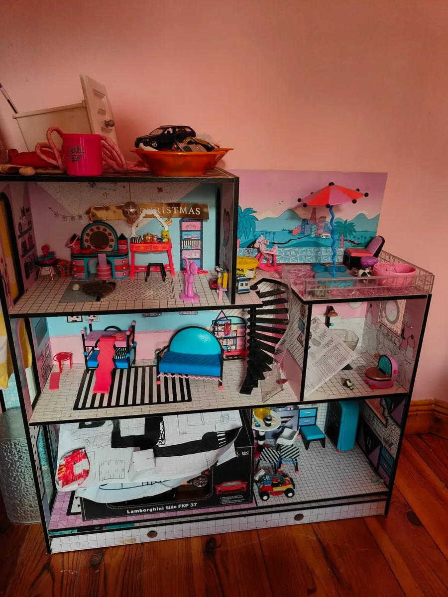 Lol doll house/ camper/ dolls - Image 2