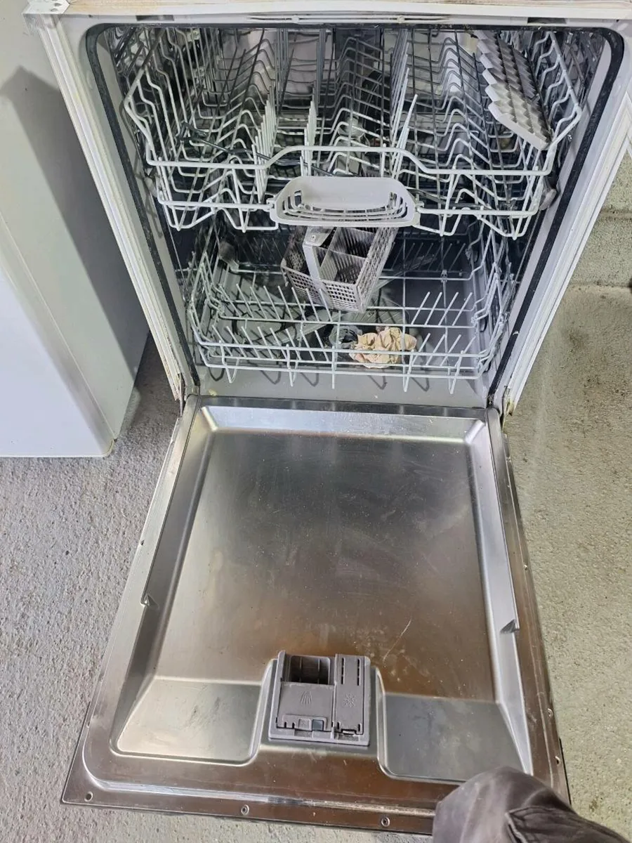 Integrated  dishwasher - Image 2