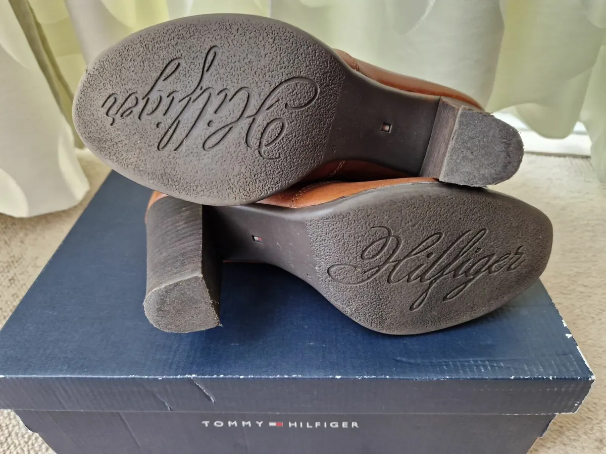 Genuine Tommy Hilfiger Ankle Boots UK7 - Image 4