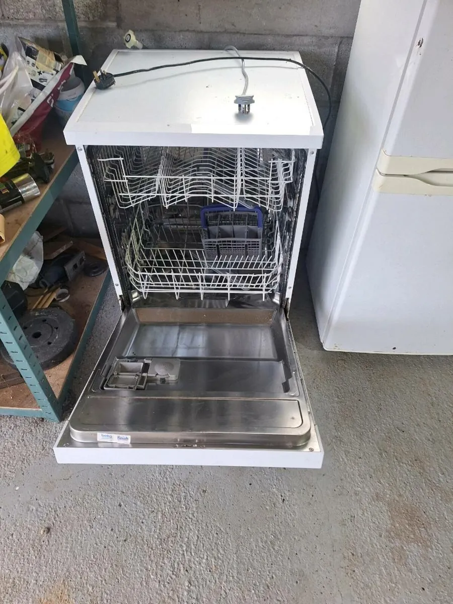 Dishwasher, Fridge freezer - Image 1