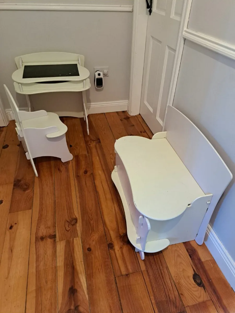 Girls bedroom furniture - Image 1