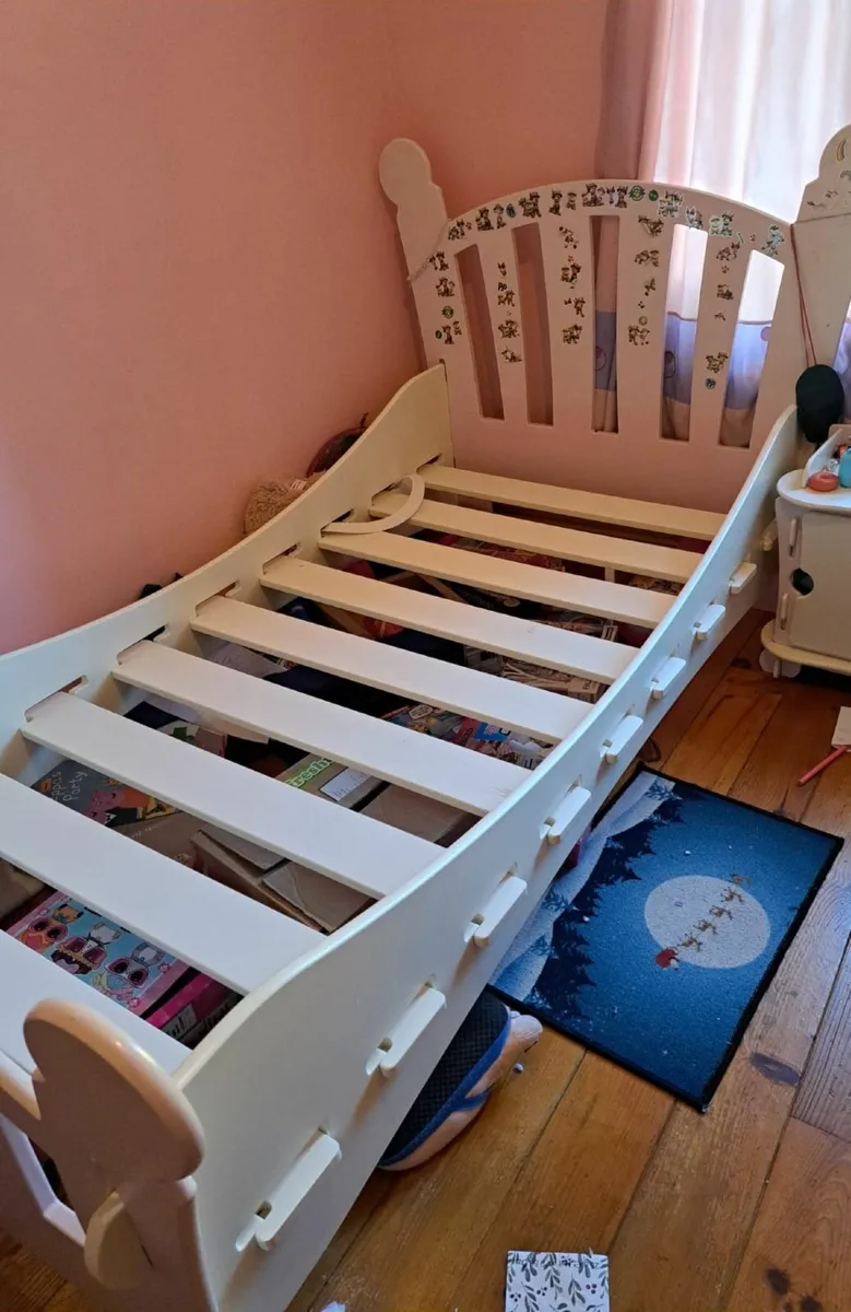 Girls bedroom furniture - Image 2